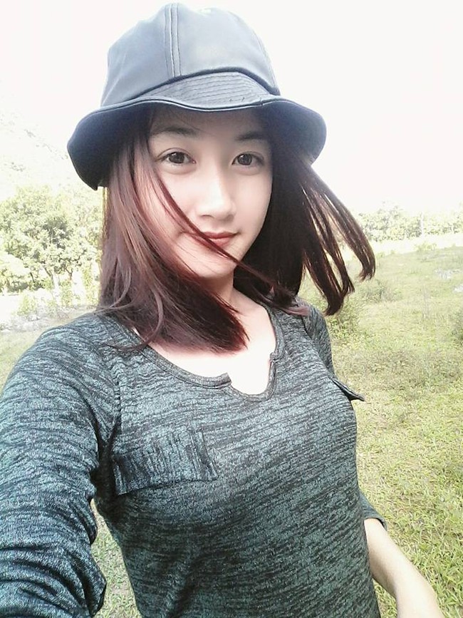 C&ocirc; g&aacute;i l&aacute;i đ&ograve; chở kh&aacute;ch trẩy hội ch&ugrave;a Hương dịp đầu năm bất ngờ nổi tiếng v&igrave; qu&aacute; xinh - Ảnh 5.