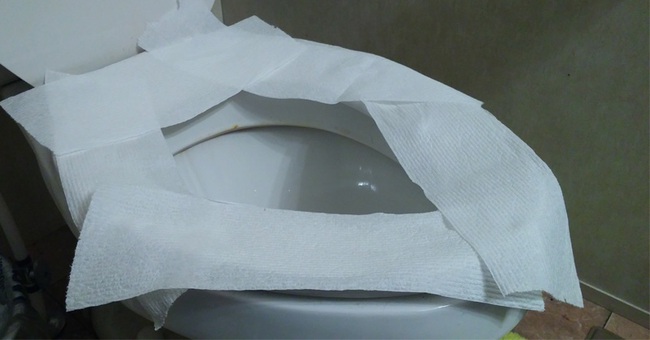 13 kiểu trang tr&iacute; bồn cầu rất c&oacute; t&acirc;m của c&aacute;c th&aacute;nh rảnh việc - Ảnh 23.
