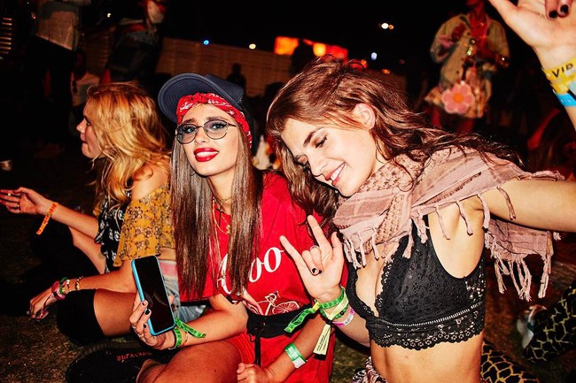 Tổng kết Coachella 2017: D&agrave;n thi&ecirc;n thần Victorias Secret chặt ch&eacute;m c&aacute;c chị em, sexy lấn lướt hết phần người kh&aacute;c - Ảnh 15.