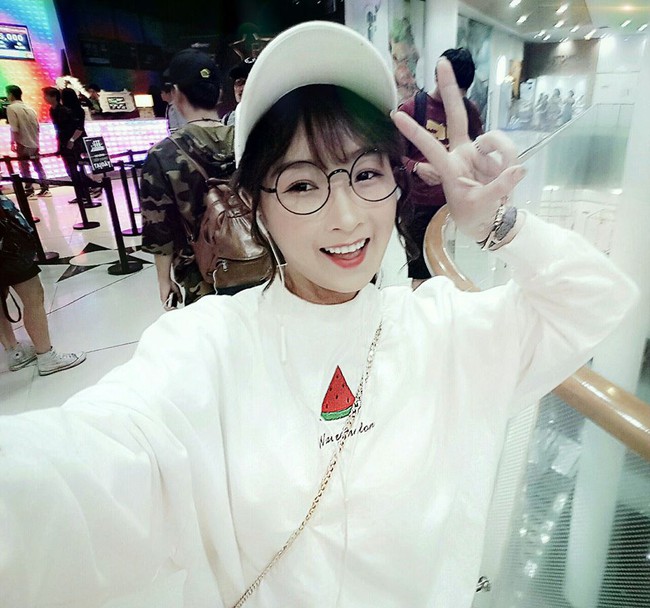 Chị đại Sửu nhi khoe hình diện Hanbok đẹp long lanh như gái bản địa