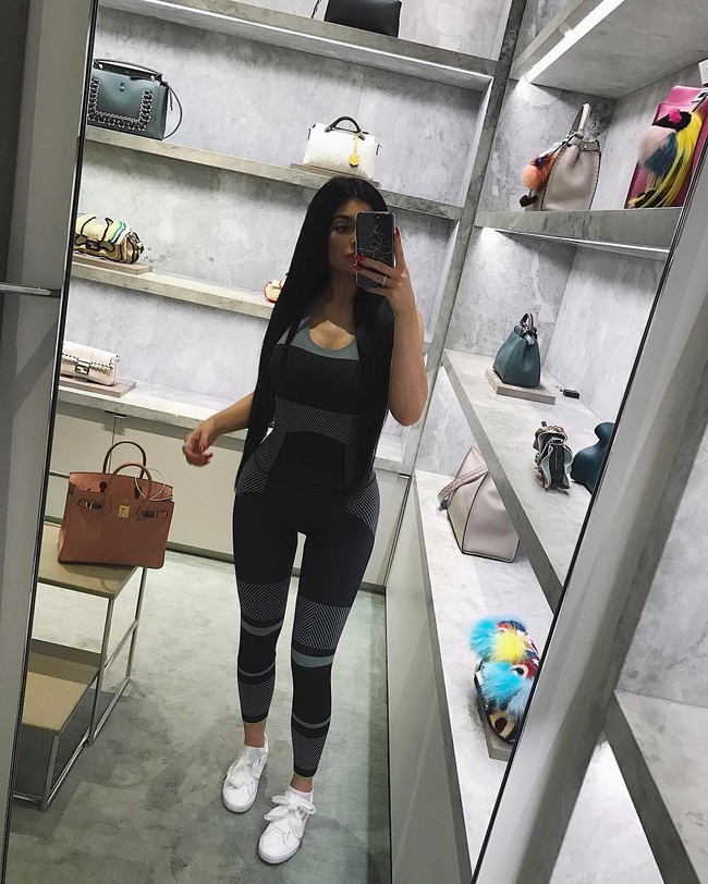 Người ta không mặc vừa quần vì béo, Kylie Jenner thì lại không vừa vì... eo quá nhỏ - Ảnh 10.