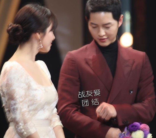 Những khoảnh khắc tại KBS Drama Awards chứng minh cặp đôi Song Joong Ki và Song Hye Kyo là chân ái! - Ảnh 12.