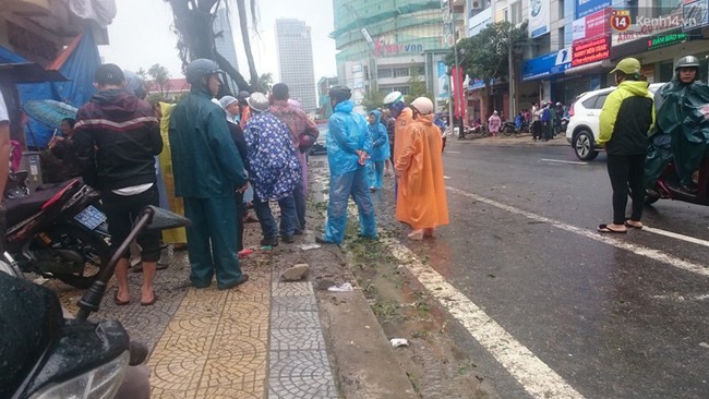 Sập t&ograve;a nh&agrave; trụ sở cũ của b&aacute;o Đ&agrave; Nẵng khi th&aacute;o dỡ, 2 người tử vong - Ảnh 4.