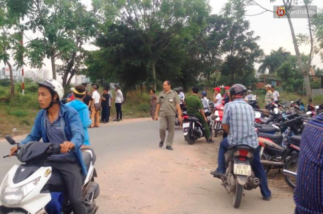 TP. HCM: Ph&aacute;t hiện hai thanh ni&ecirc;n nằm bất động cạnh xe m&aacute;y, miệng s&ugrave;i bọt m&eacute;p - Ảnh 2.