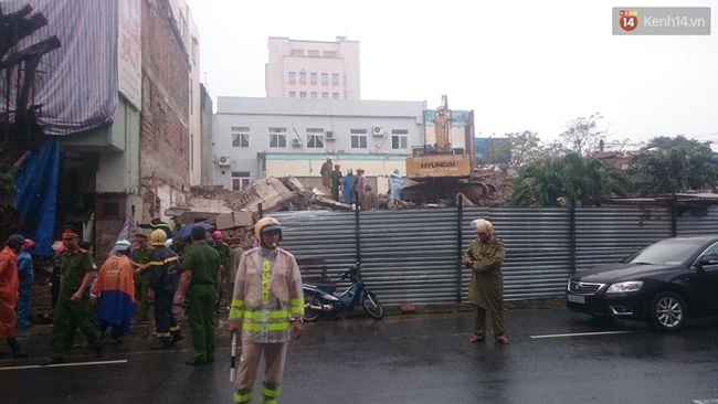 Sập tòa nhà trụ sở cũ của báo Đà Nẵng khi tháo dỡ, 2 người tử vong - Ảnh 2.