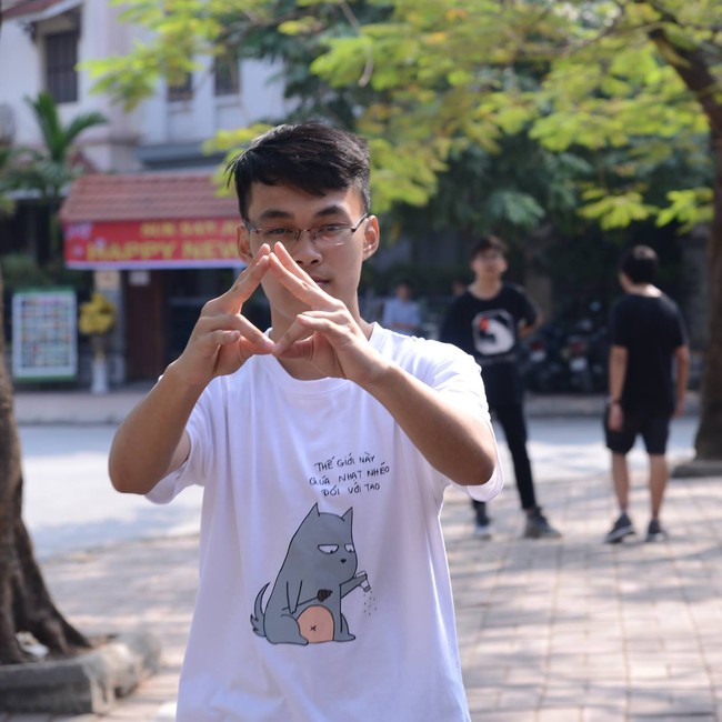 Thầy gi&aacute;o ra đề thuyết tr&igrave;nh H&oacute;a, nam sinh b&aacute; đạo... viết nhạc trả lời - Ảnh 2.