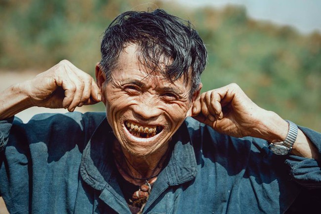 &Ocirc;ng cụ d&acirc;n tộc c&ugrave;ng nụ cười lan tỏa hạnh ph&uacute;c khắp mạng x&atilde; hội - Ảnh 5.