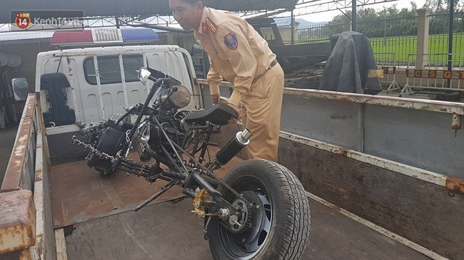 Cảnh sát giao thông Đà Nẵng bắt giữ “siêu quái xế” Batman gây náo loạn quốc lộ 1A - Ảnh 2.