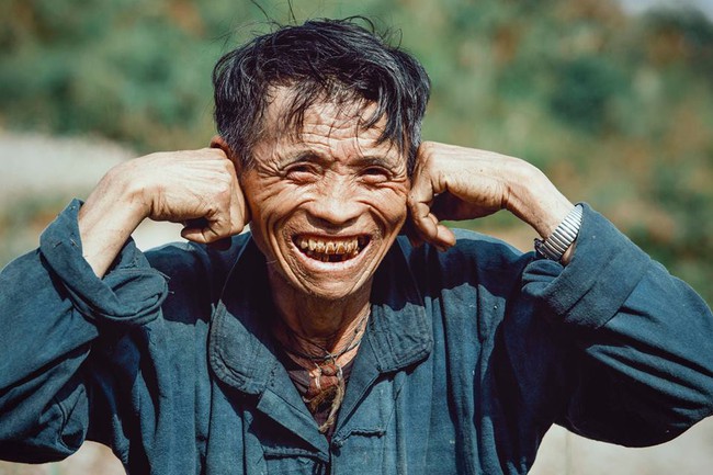 &Ocirc;ng cụ d&acirc;n tộc c&ugrave;ng nụ cười lan tỏa hạnh ph&uacute;c khắp mạng x&atilde; hội - Ảnh 3.