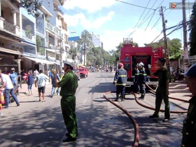 Hai người bị bỏng nhập viện cấp cứu do quán cơm phát hỏa ở Sài Gòn - Ảnh 3.