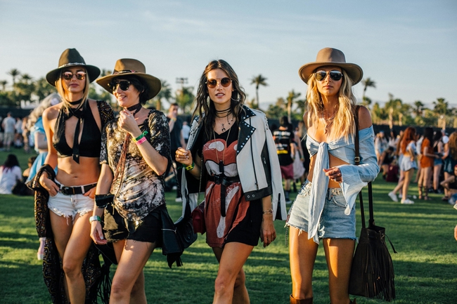 Tổng kết Coachella 2017: Dàn thiên thần Victorias Secret chặt chém các chị em, sexy lấn lướt hết phần người khác - Ảnh 16.