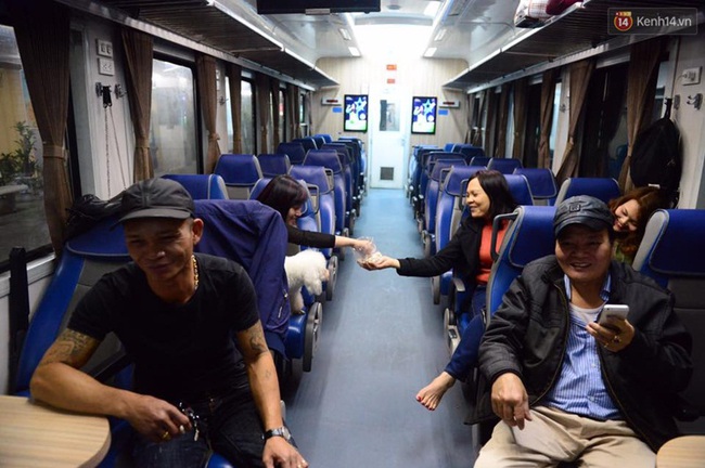 Người đàn ông 30 năm ăn Tết trên tàu và chuyến tàu cuối cùng rời ga Hà Nội trong đêm giao thừa - Ảnh 9.
