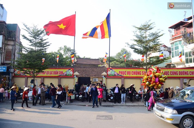 Mới m&ugrave;ng 1 Tết th&ocirc;i nhưng nhiều tuyến đường của Thủ đ&ocirc; đ&atilde; đ&ocirc;ng nghẹt rồi - Ảnh 3.