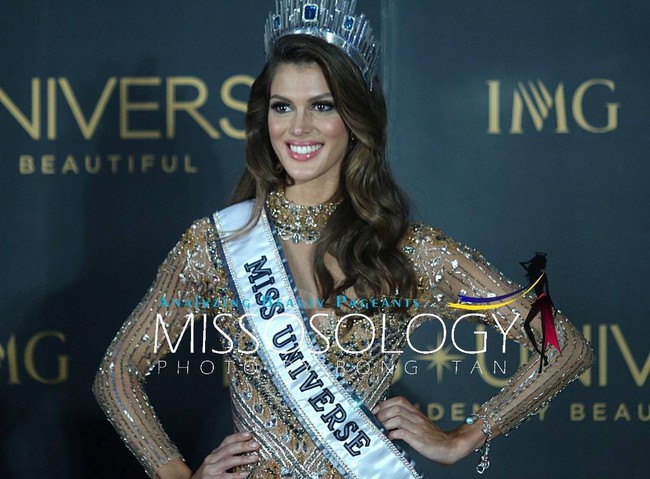 Iris Mittenaere - từ cô bé ở thị trấn nhỏ có tuổi thơ bất hạnh trở thành Hoa hậu Hoàn vũ - Ảnh 1.