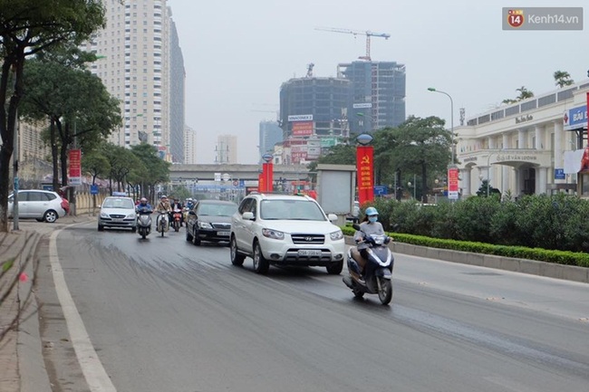 Đường phố Hà Nội thông thoáng trong ngày đi làm đầu tiên năm con gà 2017 - Ảnh 6.