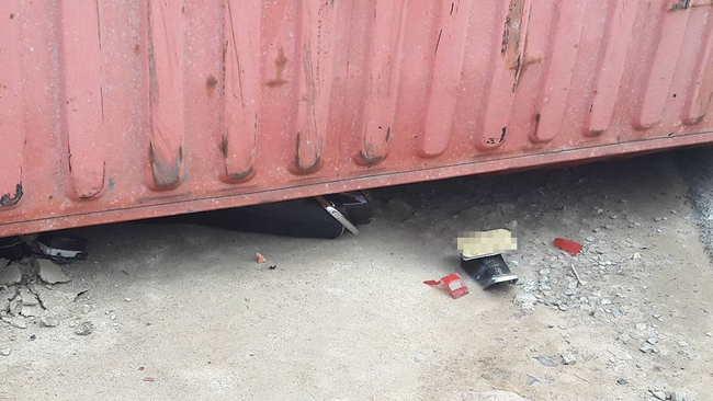 Ninh Thuận: Tr&aacute;nh xe m&aacute;y, container đ&acirc;m thẳng v&agrave;o qu&aacute;n cafe đ&egrave; n&aacute;t nhiều xe m&aacute;y - Ảnh 3.