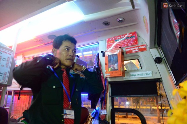 Chuyến xe cuối c&ugrave;ng rời bến xe Gi&aacute;p B&aacute;t trong sự h&acirc;n hoan của l&aacute;i xe v&agrave; h&agrave;nh kh&aacute;ch - Ảnh 2.