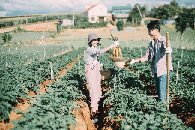 Chỉ cần yêu nhau thật nhiều thì ảnh cưới chụp ở... vườn rau cũng khiến người ta xuýt xoa - Ảnh 26.