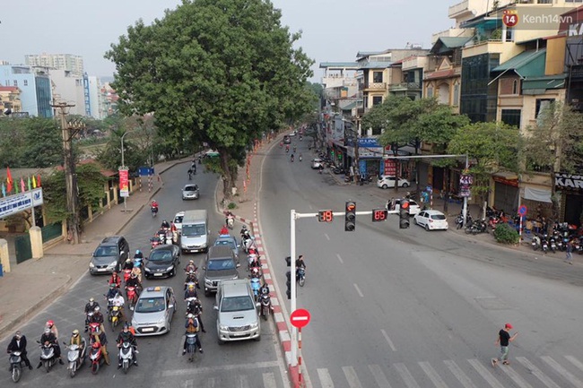 Đường phố Hà Nội thông thoáng trong ngày đi làm đầu tiên năm con gà 2017 - Ảnh 5.