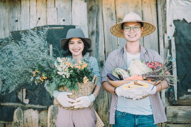 Chỉ cần yêu nhau thật nhiều thì ảnh cưới chụp ở... vườn rau cũng khiến người ta xuýt xoa - Ảnh 27.