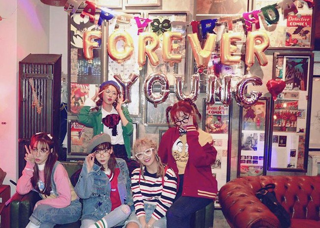 Vắng Yoona, SNSD tổ chức sinh nhật hoành tráng theo phong cách năm 80 cho Sooyoung - Ảnh 12.