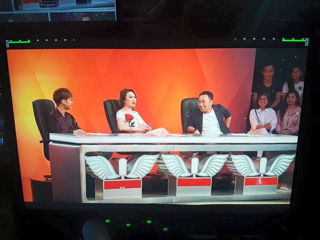 Rò rỉ hình ảnh Mỹ Tâm ngồi giám khảo quay hình cùng Soobin Hoàng Sơn cho gameshow mới! - Ảnh 1.