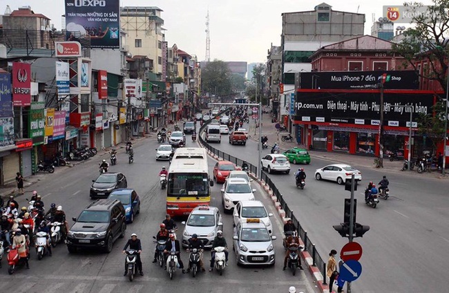 Đường phố Hà Nội thông thoáng trong ngày đi làm đầu tiên năm con gà 2017 - Ảnh 14.