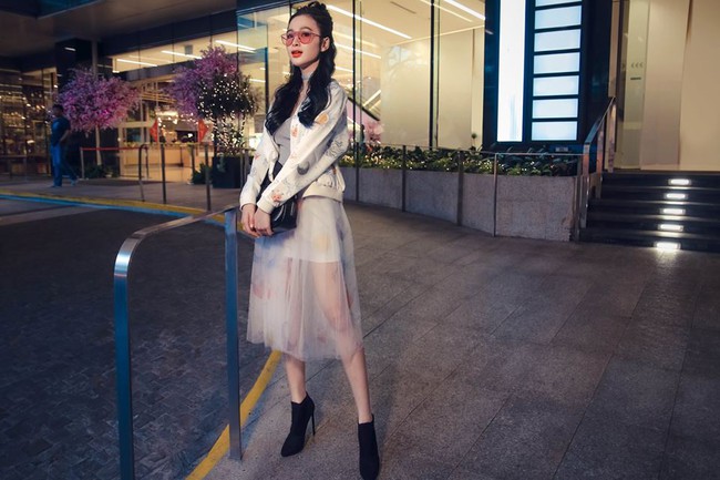 Street style du xuân: Chi Pu đơn giản đẹp đẽ, nhìn sang Minh Hằng lại thấy rối mắt vô cùng - Ảnh 8.