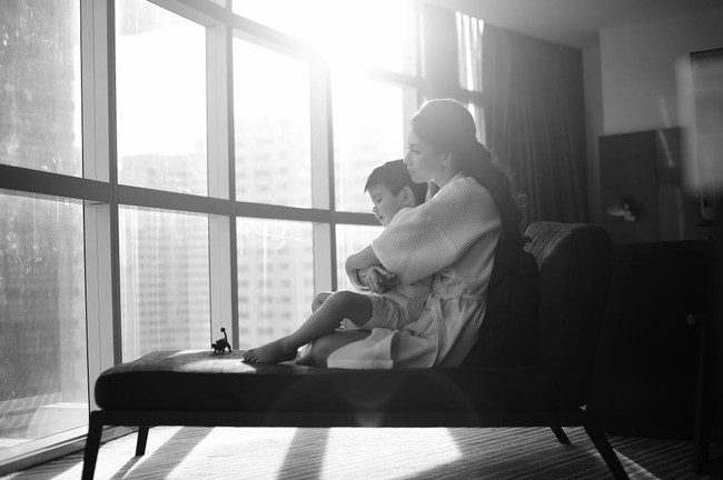 Sau tất cả, Quỳnh Chi đ&atilde; b&igrave;nh t&acirc;m chia sẻ về chuyện thất bại trong việc gi&agrave;nh quyền nu&ocirc;i con - Ảnh 1.