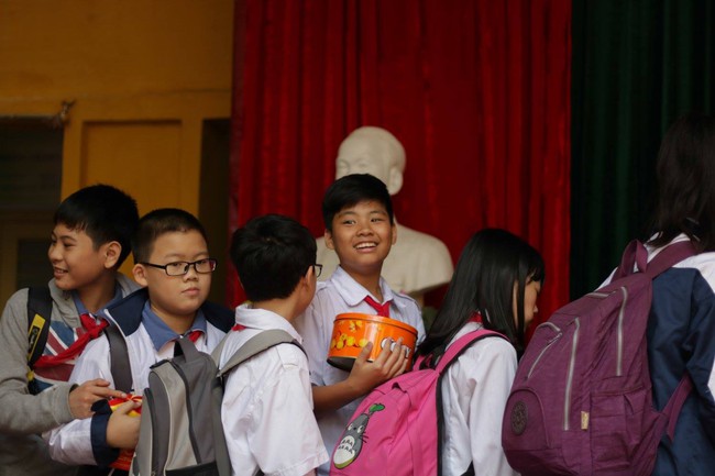 Học sinh Hà Nội tổ chức quyên góp đồ ăn, bánh kẹo sau Tết đi từ thiện - Ảnh 6.