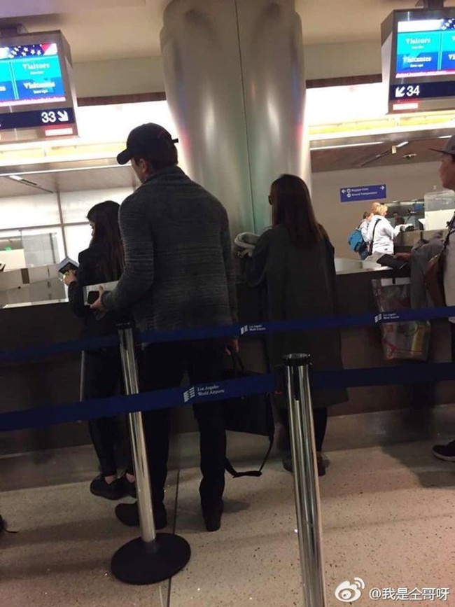 Lộ loạt ảnh hiếm hoi vợ chồng Kim Tae Hee v&agrave; Bi Rain vội v&agrave;ng tr&ecirc;n đường phố Mỹ - Ảnh 3.