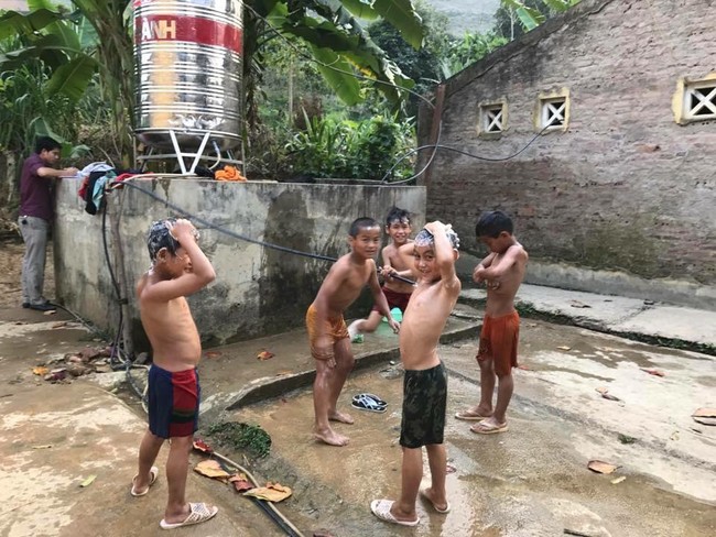 K&yacute; t&uacute;c x&aacute; tiểu học v&ugrave;ng cao: Nơi lũ trẻ sống c&ugrave;ng mưa gi&oacute; để kiếm t&igrave;m con chữ... - Ảnh 5.