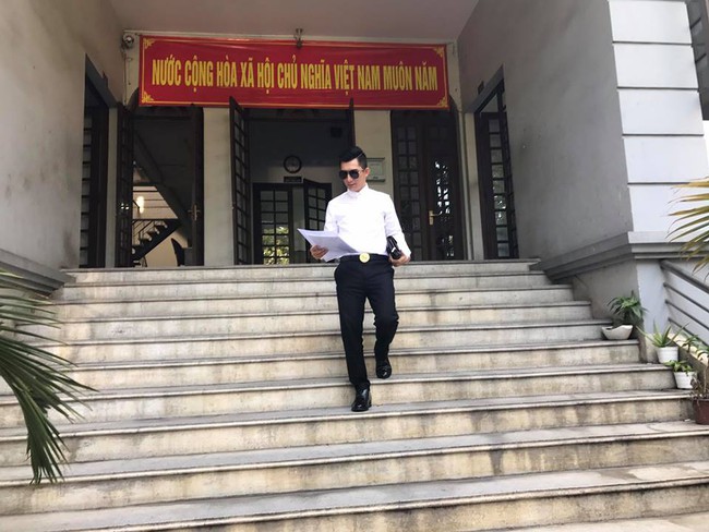 Chồng trẻ Phi Thanh Vân công khai ảnh nộp đơn ly hôn đúng ngày Valentine - Ảnh 1.