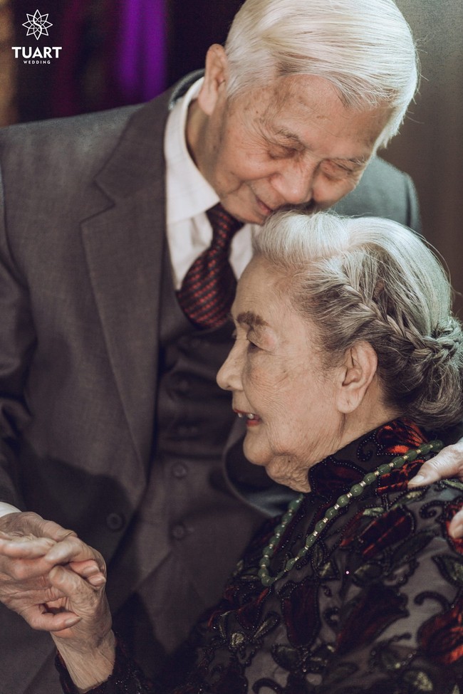 Mùa Valentine, ngắm bộ ảnh ngọt ngào của cụ ông, cụ bà đã 90 tuổi để thấy tình yêu thật tuyệt vời! - Ảnh 2.