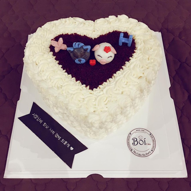 Fan h&acirc;m mộ ghen tị với m&oacute;n qu&agrave; Trấn Th&agrave;nh tặng b&agrave; x&atilde; Hari dịp Valentine - Ảnh 8.