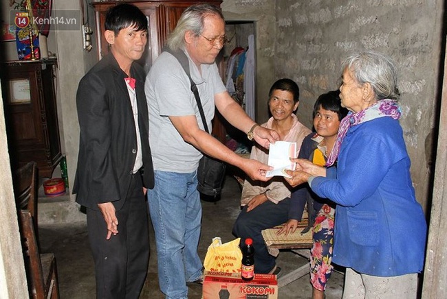 Người đàn ông khuyết tật mở phòng đọc và lớp học miễn phí cho hàng trăm trẻ em nghèo - Ảnh 3.