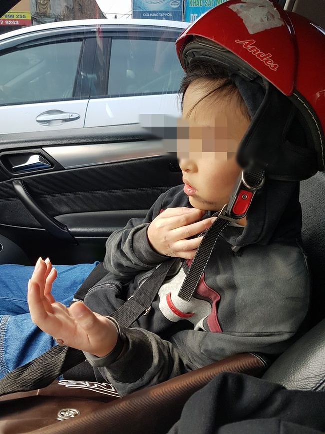 H&agrave; Nội: Tr&aacute;nh xe đi ngược chiều, người phụ nữ bị k&eacute;o l&ecirc; tr&ecirc;n đường - Ảnh 3.