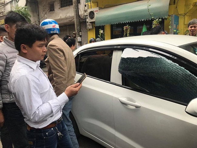 Hà Nội: Nổ bóng bay trong xe ôtô làm vỡ tung cửa kính - Ảnh 4.