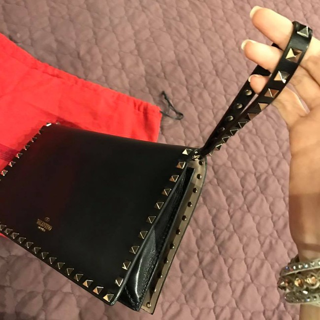 Fan h&acirc;m mộ ghen tị với m&oacute;n qu&agrave; Trấn Th&agrave;nh tặng b&agrave; x&atilde; Hari dịp Valentine - Ảnh 10.