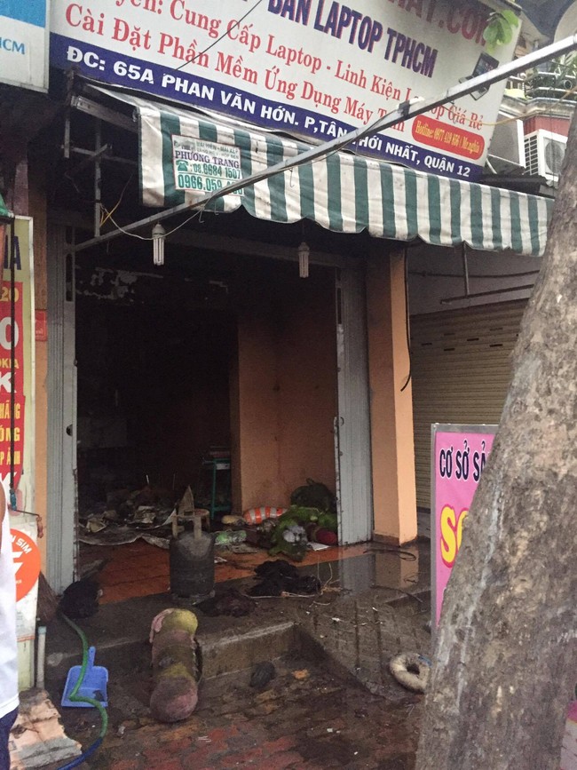 Cửa hàng gấu bông ở Sài Gòn bốc cháy dữ dội trước Lễ tình nhân - Ảnh 1.