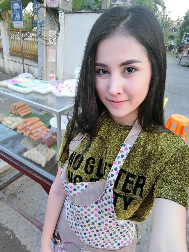 Nhan sắc xinh đẹp của cô nàng bán thịt viên chiên khiến cộng đồng mạng Thái Lan xôn xao - Ảnh 11.