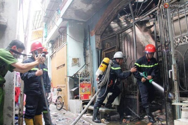 TP. HCM: Xin tiền kh&ocirc;ng được, con trai ph&oacute;ng hỏa thi&ecirc;u rụi nh&agrave; của cha - Ảnh 1.