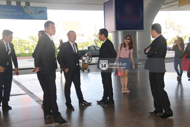 Độc quyền: Những hình ảnh đầu tiên hiếm hoi của Seungri khi vừa đáp sân bay Đà Nẵng! - Ảnh 34.