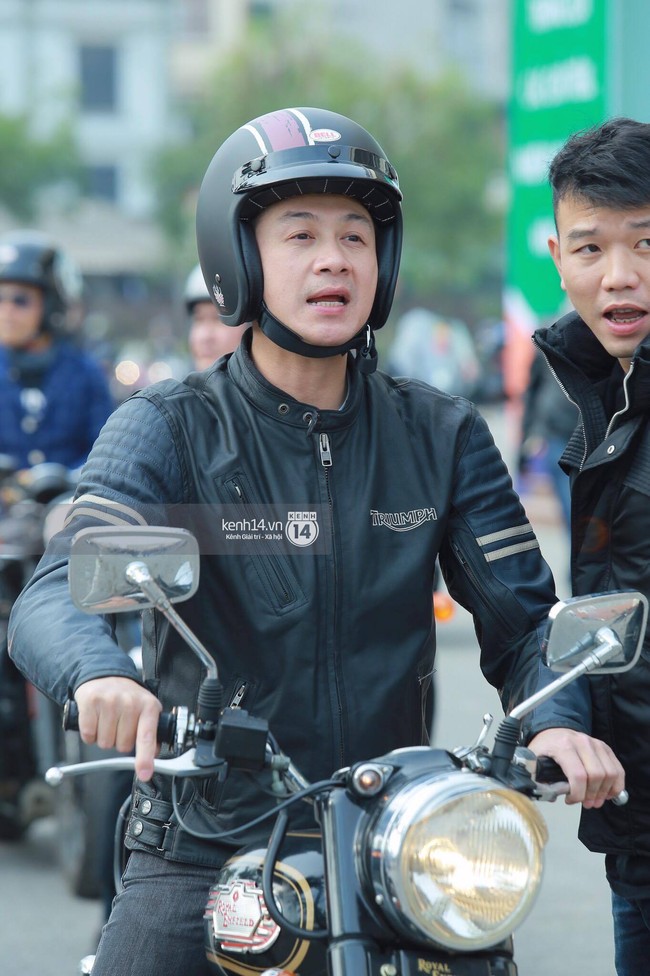 Một lần nữa, MC Anh Tuấn lại gây xúc động khi chạy chiếc xe của Trần Lập dẫn đoàn diễu hành trên phố - Ảnh 12.
