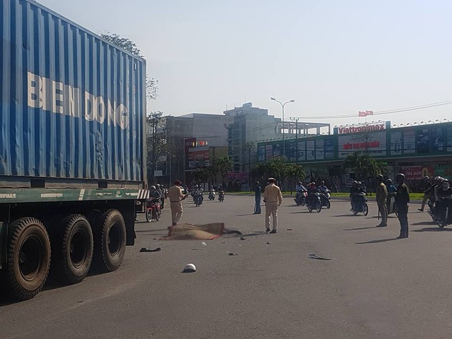 Đ&agrave; Nẵng: Xe container đ&acirc;m trực diện xe m&aacute;y, 1 người tử vong - Ảnh 2.