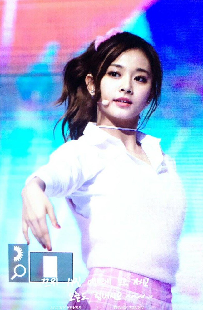 Buộc tóc lên quá xinh, Tzuyu (TWICE) làm các fan cứ ngẩn ngơ - Ảnh 4.