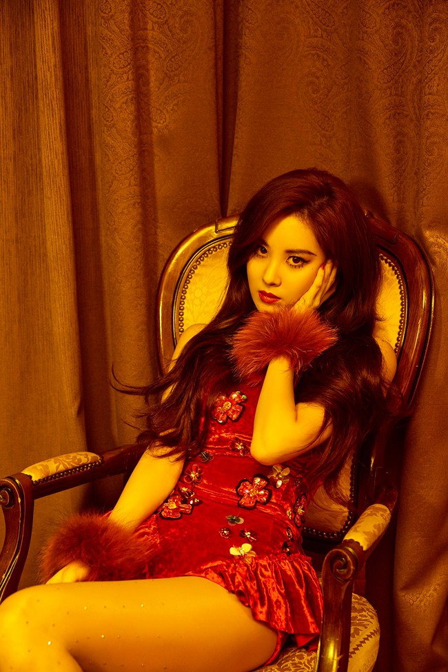 Seohyun (SNSD): Từ quý cô quyến rũ đến ngồi dạng tè he nhá hàng - Ảnh 1.