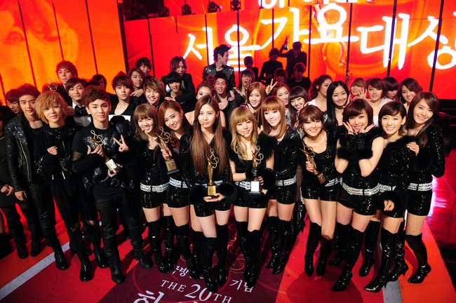 Trong lịch sử Kpop chỉ có 3 nhóm này thắng 4 giải trong một đêm Seoul Music Awards - Ảnh 3.
