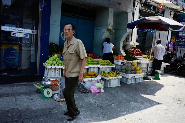 Chùm ảnh: Những vỉa hè bị chiếm dụng ở Sài Gòn - Ảnh 8.