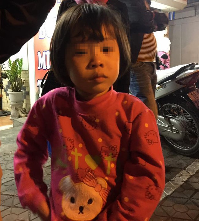 H&agrave; Nội: X&oacute;t xa b&eacute; g&aacute;i bị bỏ rơi ngay giữa đường - Ảnh 4.